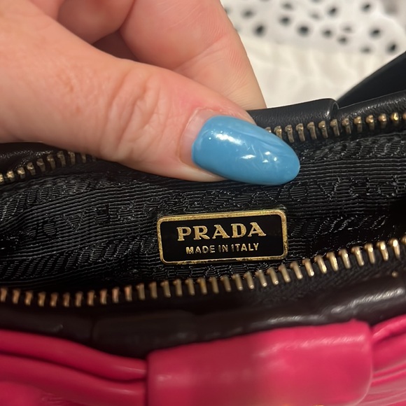 🎀Prada pink and black ribbon handbag! - Picture 7 of 10